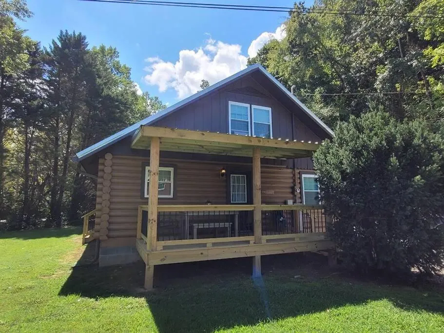 Creekside Hideaway - Real Log Cabin W/Great Location-1